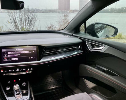 Сірий Ауді Q4 e-tron, об'ємом двигуна 0 л та пробігом 41 тис. км за 33900 $, фото 20 на Automoto.ua