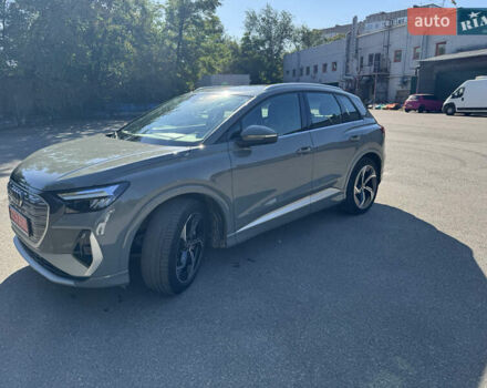 Серый Ауди Q4 e-tron, объемом двигателя 0 л и пробегом 32 тыс. км за 26999 $, фото 1 на Automoto.ua