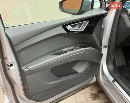 Серый Ауди Q4 e-tron, объемом двигателя 0 л и пробегом 50 тыс. км за 16900 $, фото 29 на Automoto.ua
