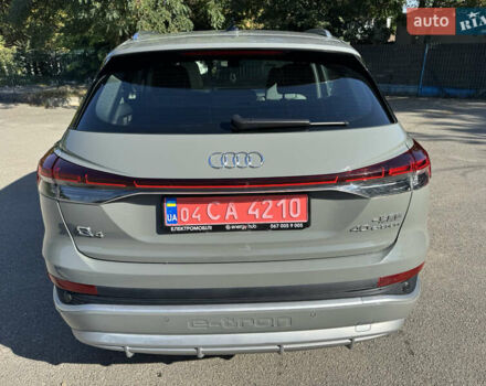 Серый Ауди Q4 e-tron, объемом двигателя 0 л и пробегом 32 тыс. км за 26999 $, фото 4 на Automoto.ua