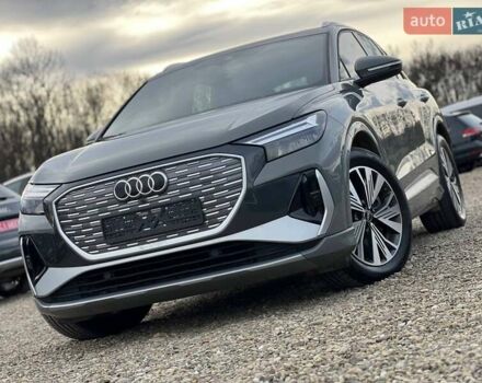 Серый Ауди Q4 e-tron, объемом двигателя 0 л и пробегом 16 тыс. км за 26999 $, фото 5 на Automoto.ua