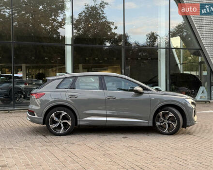 Сірий Ауді Q4 e-tron, об'ємом двигуна 0 л та пробігом 11 тис. км за 30000 $, фото 12 на Automoto.ua