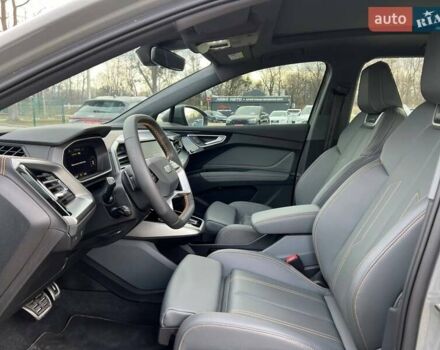 Серый Ауди Q4 e-tron, объемом двигателя 0 л и пробегом 16 тыс. км за 26999 $, фото 23 на Automoto.ua