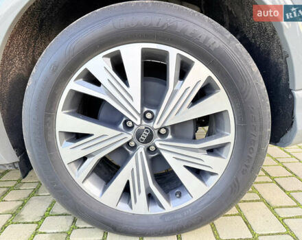 Серый Ауди Q4 e-tron, объемом двигателя 0 л и пробегом 55 тыс. км за 27500 $, фото 17 на Automoto.ua