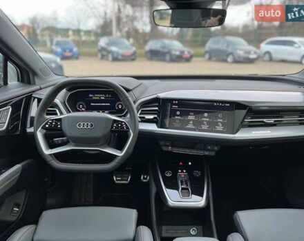Серый Ауди Q4 e-tron, объемом двигателя 0 л и пробегом 16 тыс. км за 26999 $, фото 19 на Automoto.ua