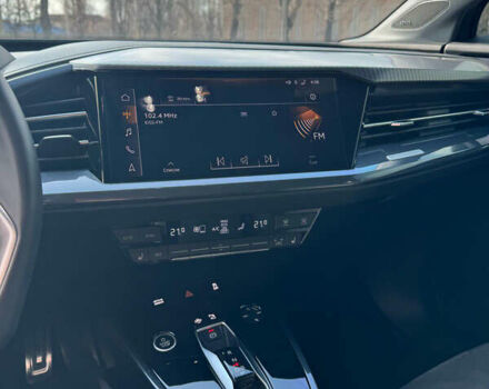 Серый Ауди Q4 e-tron, объемом двигателя 0 л и пробегом 35 тыс. км за 35000 $, фото 17 на Automoto.ua