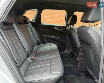 Серый Ауди Q4 e-tron, объемом двигателя 0 л и пробегом 50 тыс. км за 16900 $, фото 52 на Automoto.ua