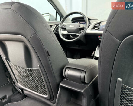Сірий Ауді Q4 e-tron, об'ємом двигуна 0 л та пробігом 25 тис. км за 29790 $, фото 24 на Automoto.ua