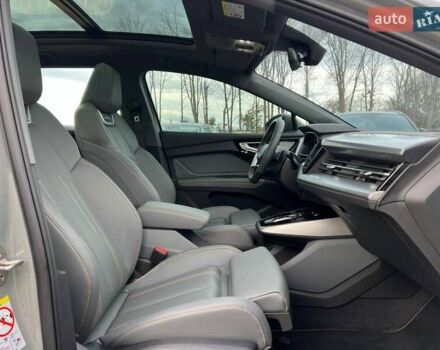 Серый Ауди Q4 e-tron, объемом двигателя 0 л и пробегом 16 тыс. км за 26999 $, фото 18 на Automoto.ua