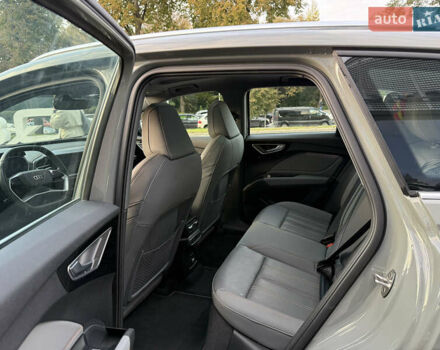 Сірий Ауді Q4 e-tron, об'ємом двигуна 0 л та пробігом 11 тис. км за 30000 $, фото 30 на Automoto.ua