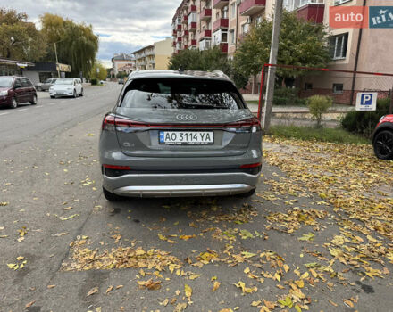 Серый Ауди Q4 e-tron, объемом двигателя 0 л и пробегом 10 тыс. км за 36900 $, фото 4 на Automoto.ua