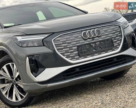 Серый Ауди Q4 e-tron, объемом двигателя 0 л и пробегом 16 тыс. км за 26999 $, фото 7 на Automoto.ua