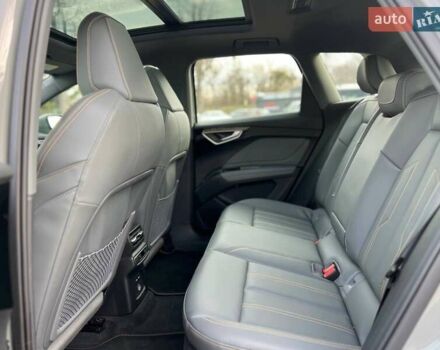 Серый Ауди Q4 e-tron, объемом двигателя 0 л и пробегом 20 тыс. км за 26999 $, фото 21 на Automoto.ua