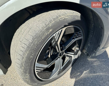 Серый Ауди Q4 e-tron, объемом двигателя 0 л и пробегом 32 тыс. км за 27500 $, фото 10 на Automoto.ua