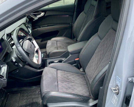 Сірий Ауді Q4 e-tron, об'ємом двигуна 0 л та пробігом 41 тис. км за 33900 $, фото 24 на Automoto.ua