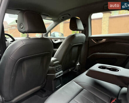 Серый Ауди Q4 e-tron, объемом двигателя 0 л и пробегом 50 тыс. км за 16900 $, фото 56 на Automoto.ua