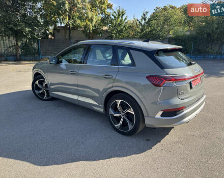 Серый Ауди Q4 e-tron, объемом двигателя 0 л и пробегом 32 тыс. км за 27500 $, фото 3 на Automoto.ua