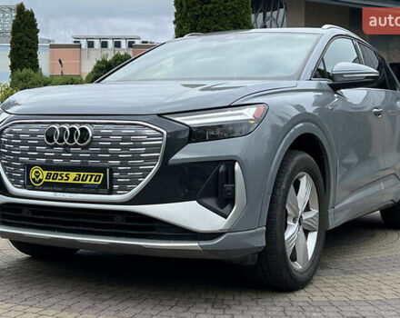 Серый Ауди Q4 e-tron, объемом двигателя 0 л и пробегом 29 тыс. км за 32990 $, фото 2 на Automoto.ua