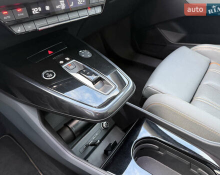 Сірий Ауді Q4 e-tron, об'ємом двигуна 0 л та пробігом 11 тис. км за 30000 $, фото 25 на Automoto.ua