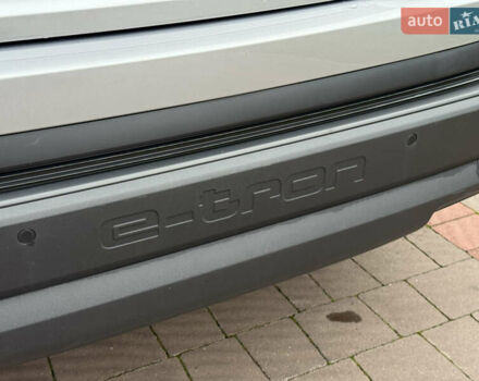 Серый Ауди Q4 e-tron, объемом двигателя 0 л и пробегом 50 тыс. км за 16900 $, фото 13 на Automoto.ua