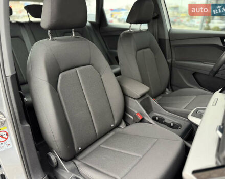 Сірий Ауді Q4 e-tron, об'ємом двигуна 0 л та пробігом 25 тис. км за 29790 $, фото 30 на Automoto.ua