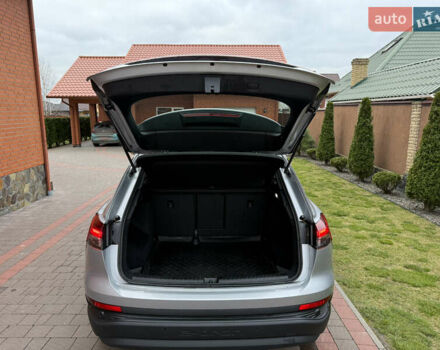 Серый Ауди Q4 e-tron, объемом двигателя 0 л и пробегом 50 тыс. км за 16900 $, фото 57 на Automoto.ua