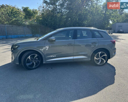 Серый Ауди Q4 e-tron, объемом двигателя 0 л и пробегом 32 тыс. км за 26999 $, фото 2 на Automoto.ua