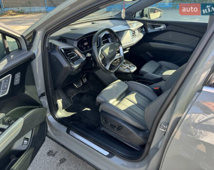 Серый Ауди Q4 e-tron, объемом двигателя 0 л и пробегом 32 тыс. км за 27500 $, фото 12 на Automoto.ua