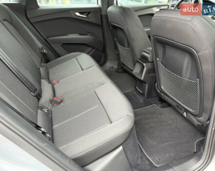 Сірий Ауді Q4 e-tron, об'ємом двигуна 0 л та пробігом 25 тис. км за 29790 $, фото 28 на Automoto.ua