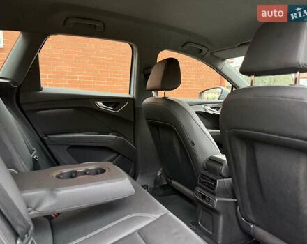 Серый Ауди Q4 e-tron, объемом двигателя 0 л и пробегом 50 тыс. км за 16900 $, фото 55 на Automoto.ua