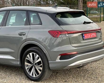 Серый Ауди Q4 e-tron, объемом двигателя 0 л и пробегом 20 тыс. км за 26999 $, фото 5 на Automoto.ua