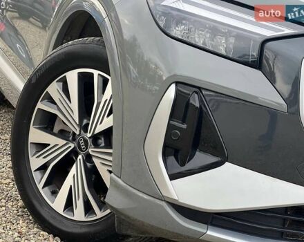 Серый Ауди Q4 e-tron, объемом двигателя 0 л и пробегом 16 тыс. км за 26999 $, фото 14 на Automoto.ua