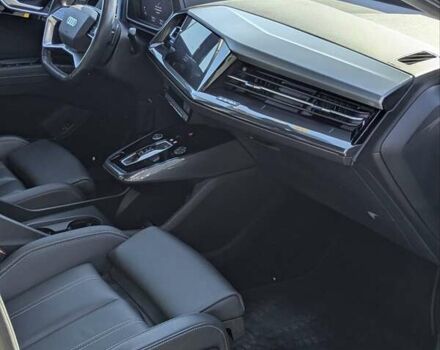 Серый Ауди Q4 e-tron, объемом двигателя 0 л и пробегом 68 тыс. км за 33300 $, фото 20 на Automoto.ua