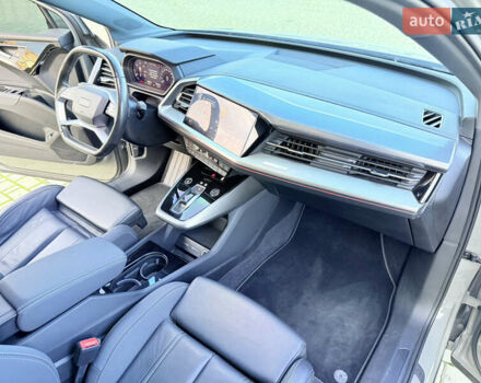 Серый Ауди Q4 e-tron, объемом двигателя 0 л и пробегом 55 тыс. км за 27500 $, фото 29 на Automoto.ua