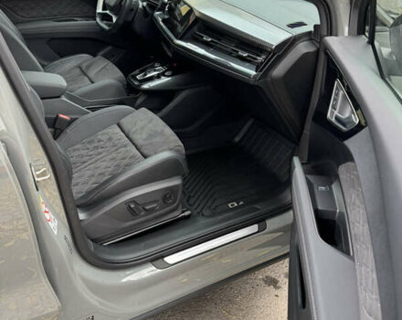 Серый Ауди Q4 e-tron, объемом двигателя 0 л и пробегом 10 тыс. км за 36900 $, фото 7 на Automoto.ua