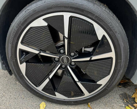 Серый Ауди Q4 e-tron, объемом двигателя 0 л и пробегом 10 тыс. км за 36900 $, фото 9 на Automoto.ua