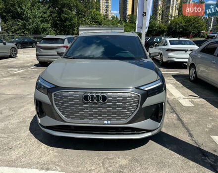 Серый Ауди Q4 e-tron, объемом двигателя 0 л и пробегом 3 тыс. км за 28700 $, фото 2 на Automoto.ua