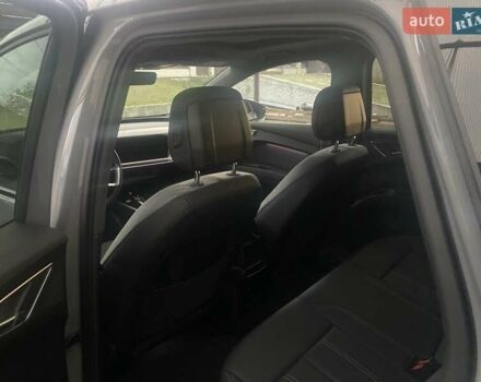 Серый Ауди Q4 e-tron, объемом двигателя 0 л и пробегом 2 тыс. км за 38200 $, фото 29 на Automoto.ua