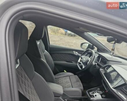 Сірий Ауді Q4 e-tron, об'ємом двигуна 0 л та пробігом 38 тис. км за 38000 $, фото 6 на Automoto.ua