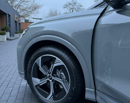 Серый Ауди Q4 e-tron, объемом двигателя 0 л и пробегом 12 тыс. км за 29000 $, фото 8 на Automoto.ua