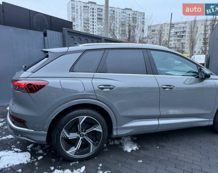 Серый Ауди Q4 e-tron, объемом двигателя 0 л и пробегом 12 тыс. км за 29000 $, фото 4 на Automoto.ua