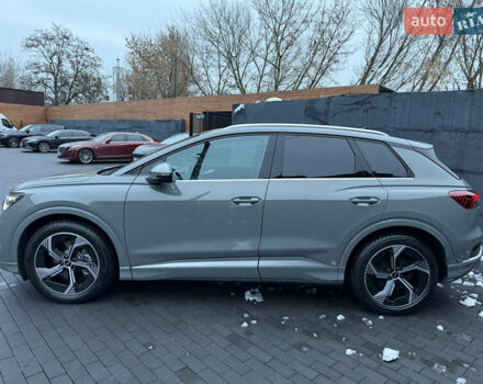 Серый Ауди Q4 e-tron, объемом двигателя 0 л и пробегом 12 тыс. км за 29000 $, фото 5 на Automoto.ua