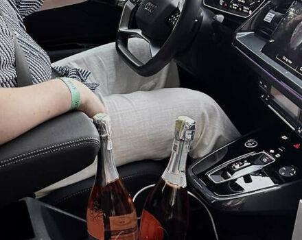 Сірий Ауді Q4 e-tron, об'ємом двигуна 0 л та пробігом 15 тис. км за 32000 $, фото 2 на Automoto.ua