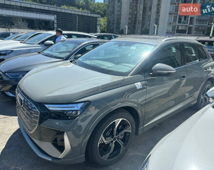 Серый Ауди Q4 e-tron, объемом двигателя 0 л и пробегом 3 тыс. км за 28700 $, фото 4 на Automoto.ua
