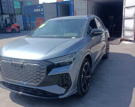 Сірий Ауді Q4 e-tron, об'ємом двигуна 0 л та пробігом 1 тис. км за 35200 $, фото 2 на Automoto.ua