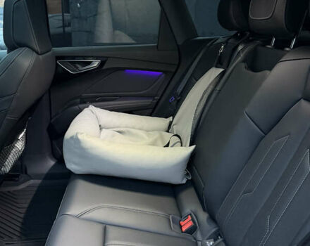 Серый Ауди Q4 e-tron, объемом двигателя 0 л и пробегом 12 тыс. км за 29000 $, фото 14 на Automoto.ua