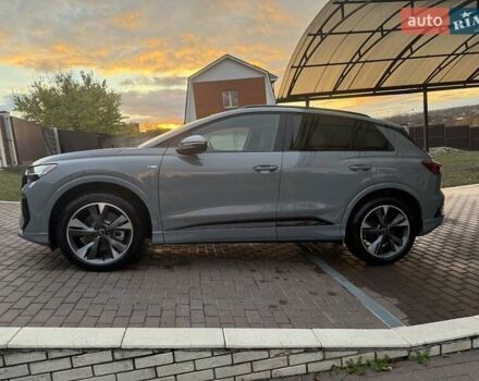 Серый Ауди Q4 e-tron, объемом двигателя 0 л и пробегом 2 тыс. км за 38200 $, фото 13 на Automoto.ua