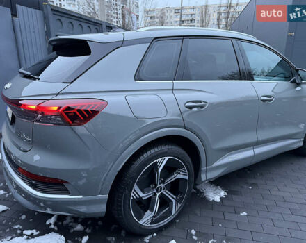 Серый Ауди Q4 e-tron, объемом двигателя 0 л и пробегом 12 тыс. км за 29000 $, фото 3 на Automoto.ua