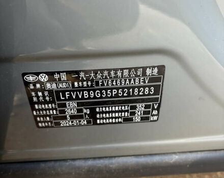 Серый Ауди Q4 e-tron, объемом двигателя 0 л и пробегом 17 тыс. км за 31000 $, фото 4 на Automoto.ua