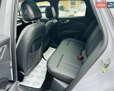 Сірий Ауді Q4 e-tron, об'ємом двигуна 0 л та пробігом 5 тис. км за 39999 $, фото 27 на Automoto.ua